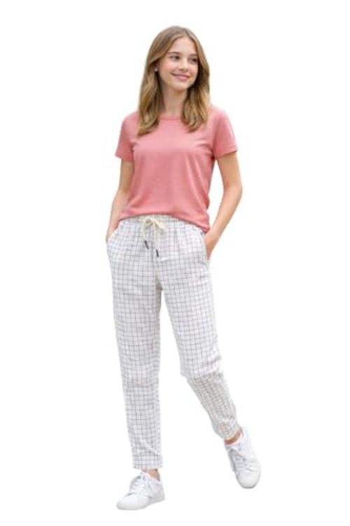 High-Waist Pants – Waist sits above the natural waistline.